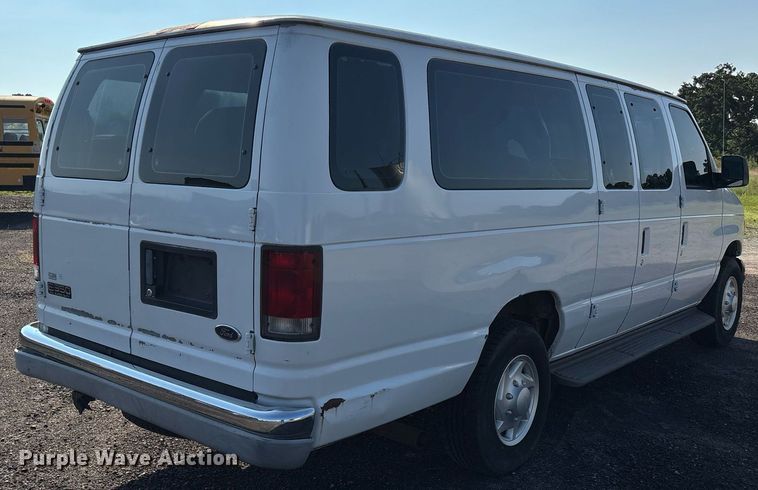 image for item EJ7592 2004 Ford E350 Super Duty XL van