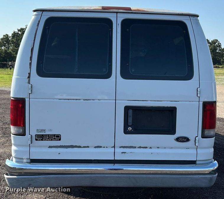 image for item EJ7592 2004 Ford E350 Super Duty XL van