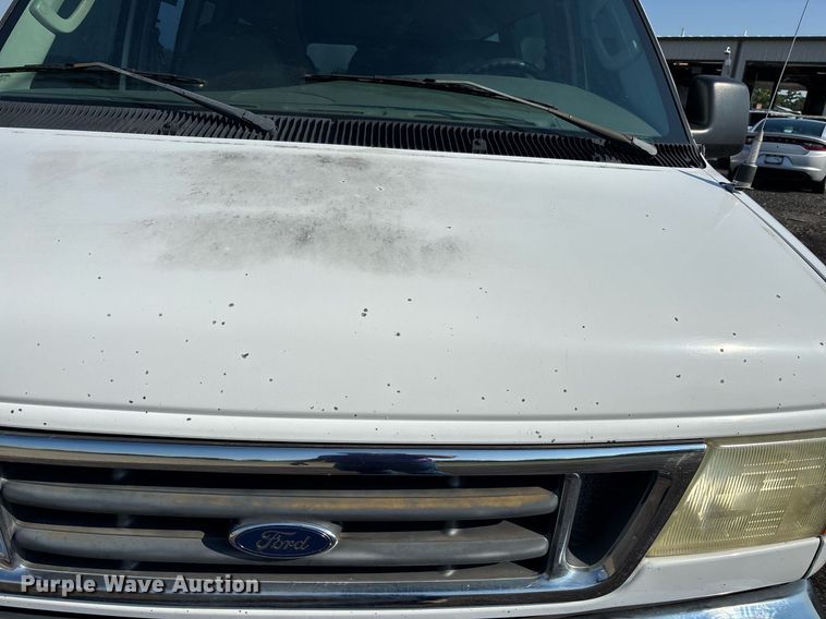 image for item EJ7592 2004 Ford E350 Super Duty XL van