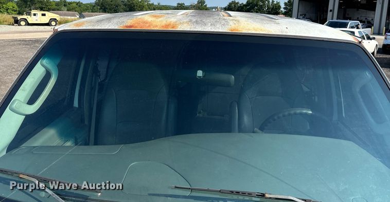 image for item EJ7592 2004 Ford E350 Super Duty XL van