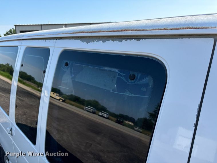 image for item EJ7592 2004 Ford E350 Super Duty XL van