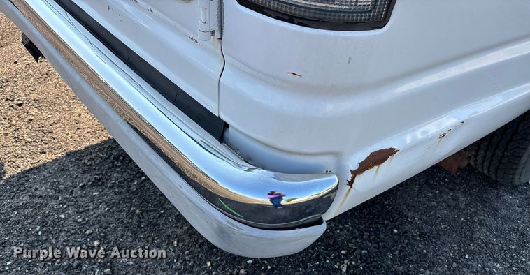 image for item EJ7592 2004 Ford E350 Super Duty XL van