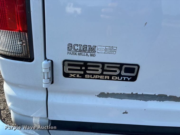 image for item EJ7592 2004 Ford E350 Super Duty XL van