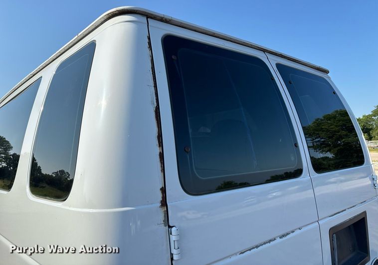 image for item EJ7592 2004 Ford E350 Super Duty XL van