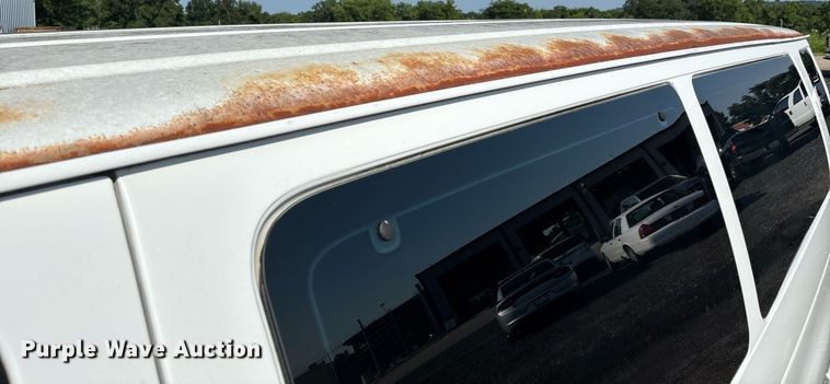 image for item EJ7592 2004 Ford E350 Super Duty XL van