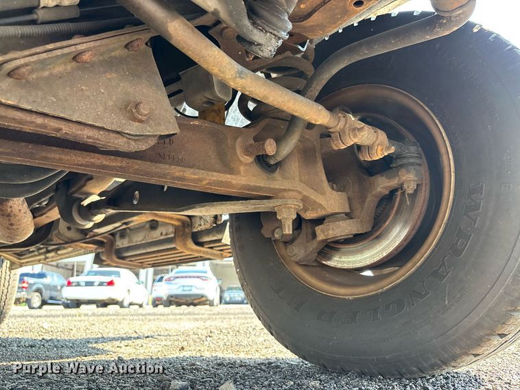 image for item EJ7592 2004 Ford E350 Super Duty XL van