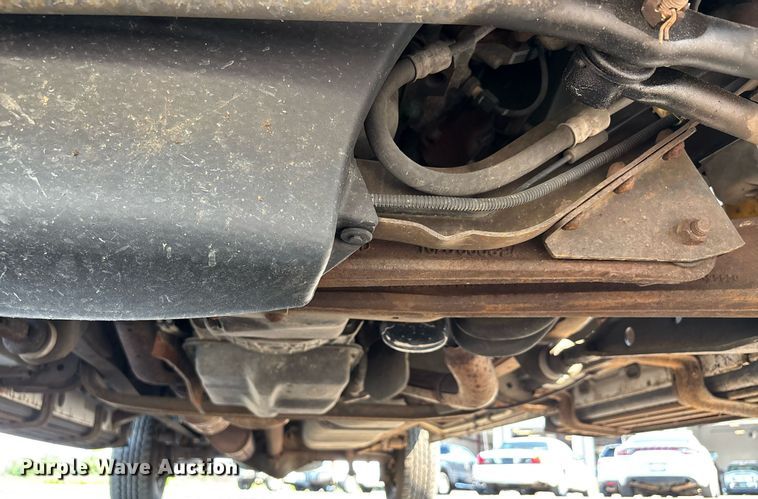 image for item EJ7592 2004 Ford E350 Super Duty XL van