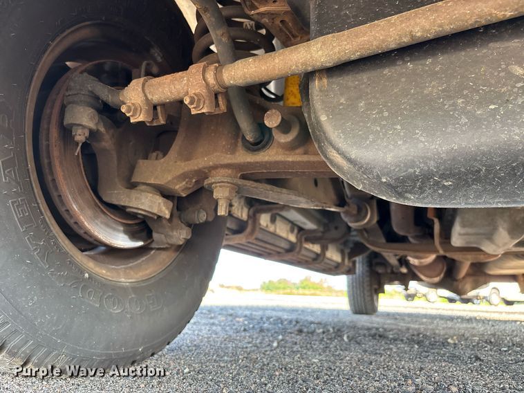 image for item EJ7592 2004 Ford E350 Super Duty XL van