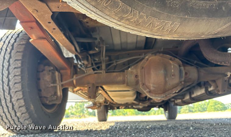 image for item EJ7592 2004 Ford E350 Super Duty XL van