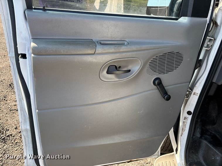 image for item EJ7592 2004 Ford E350 Super Duty XL van