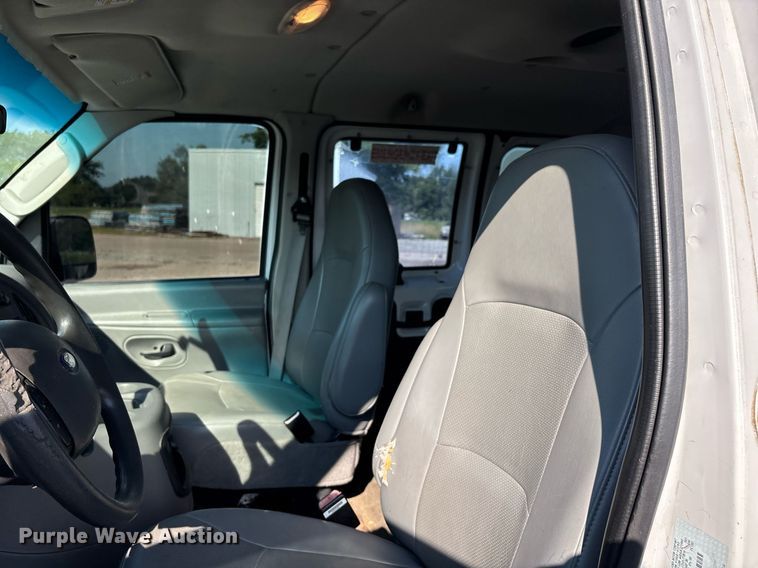 image for item EJ7592 2004 Ford E350 Super Duty XL van