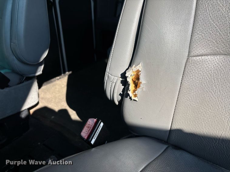 image for item EJ7592 2004 Ford E350 Super Duty XL van