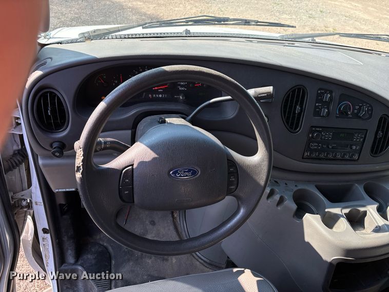 image for item EJ7592 2004 Ford E350 Super Duty XL van