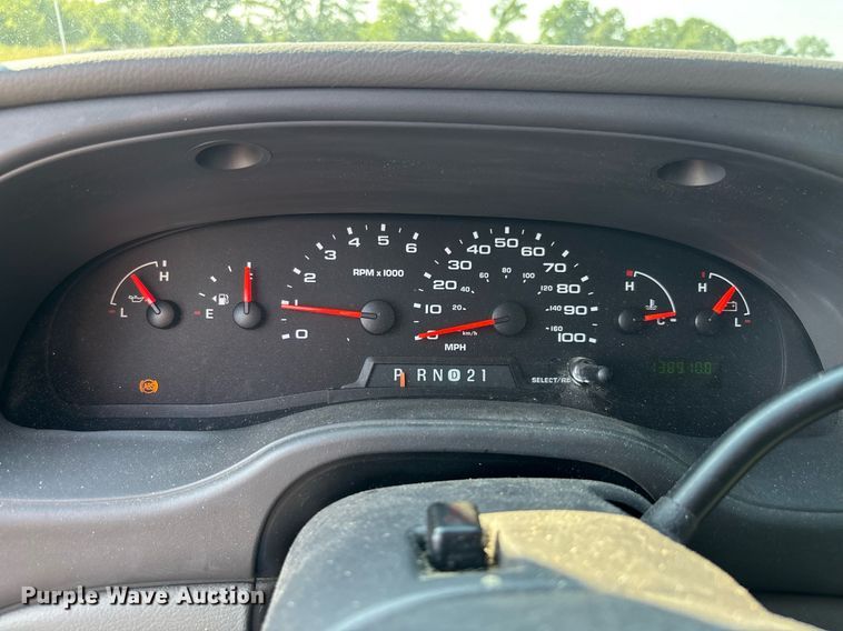 image for item EJ7592 2004 Ford E350 Super Duty XL van