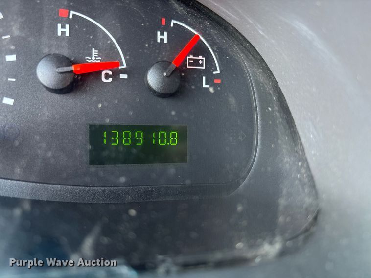 image for item EJ7592 2004 Ford E350 Super Duty XL van