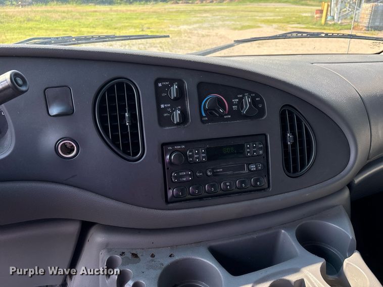 image for item EJ7592 2004 Ford E350 Super Duty XL van