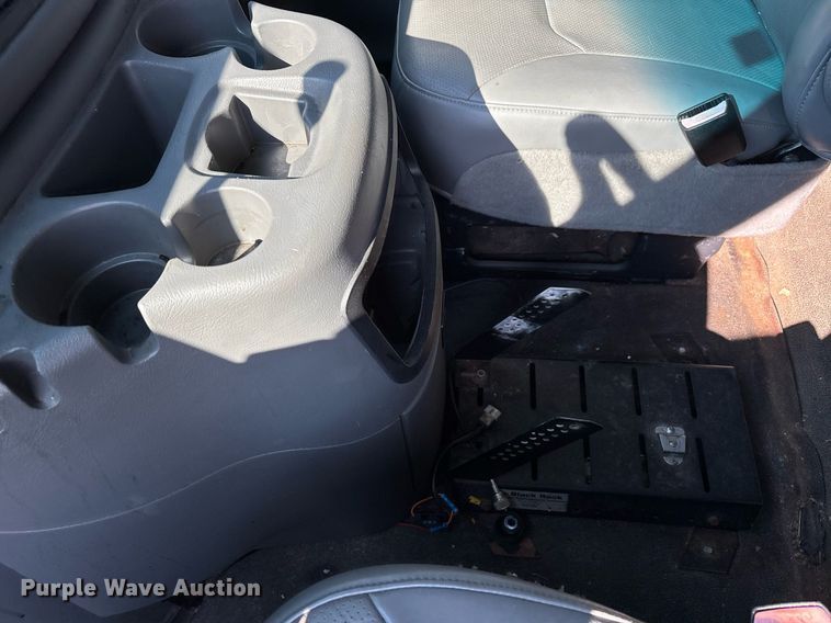 image for item EJ7592 2004 Ford E350 Super Duty XL van