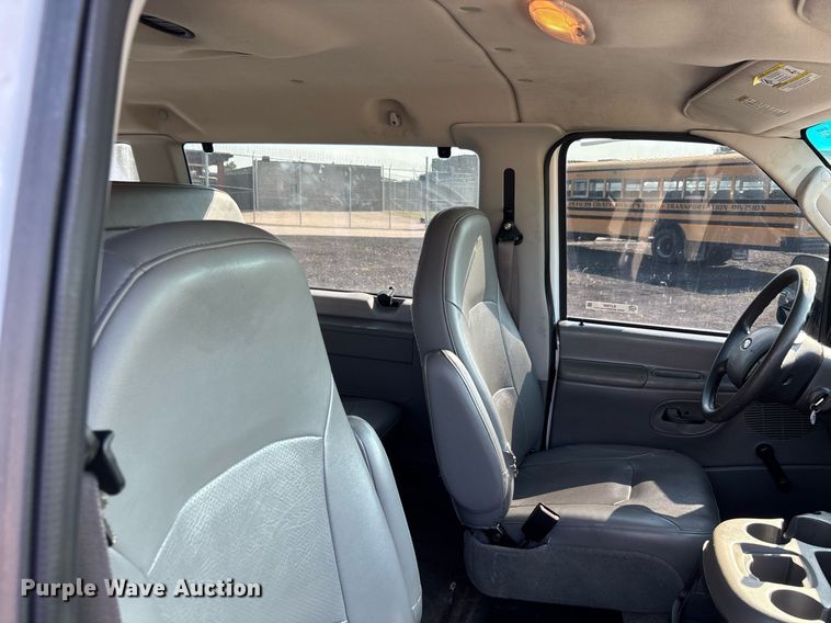 image for item EJ7592 2004 Ford E350 Super Duty XL van