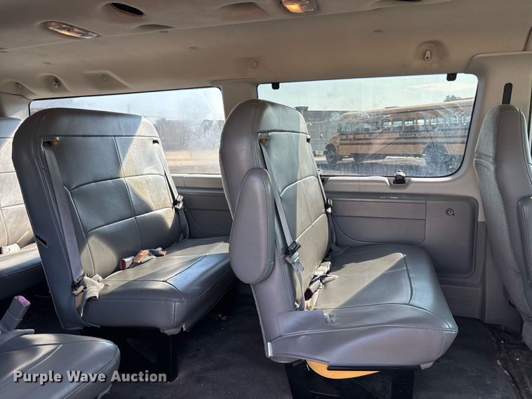 image for item EJ7592 2004 Ford E350 Super Duty XL van