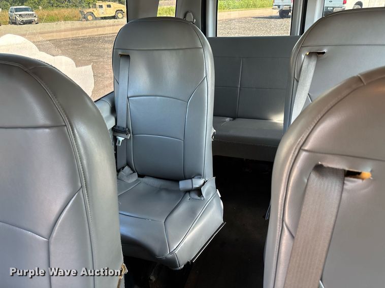 image for item EJ7592 2004 Ford E350 Super Duty XL van