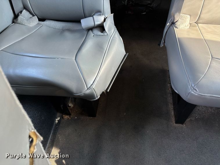 image for item EJ7592 2004 Ford E350 Super Duty XL van