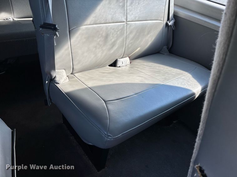 image for item EJ7592 2004 Ford E350 Super Duty XL van