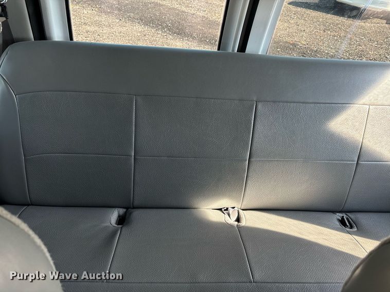 image for item EJ7592 2004 Ford E350 Super Duty XL van