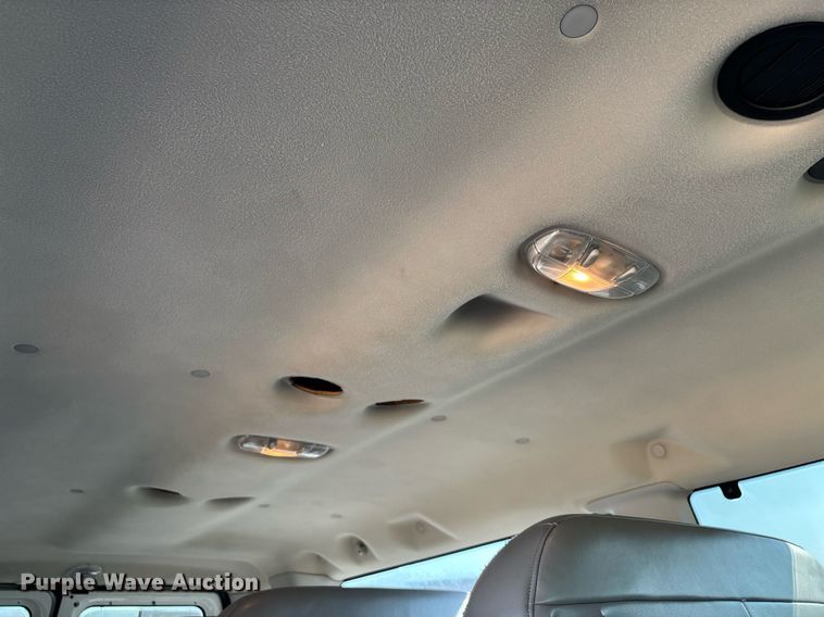 image for item EJ7592 2004 Ford E350 Super Duty XL van