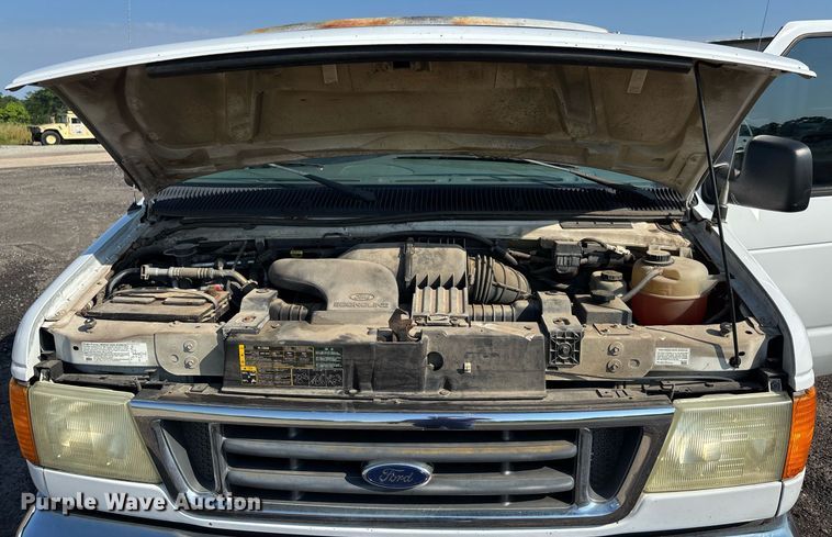 image for item EJ7592 2004 Ford E350 Super Duty XL van