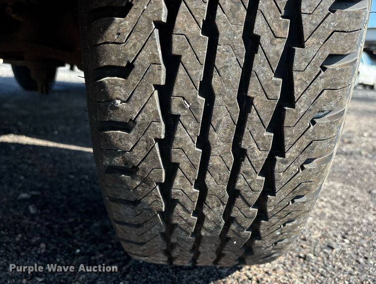 image for item EJ7592 2004 Ford E350 Super Duty XL van