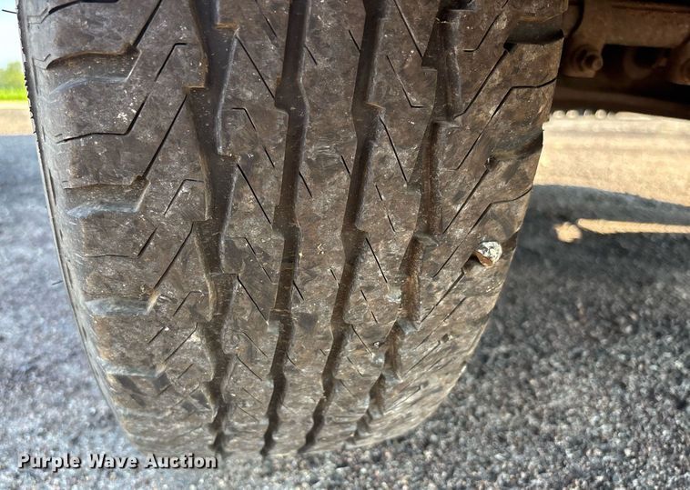 image for item EJ7592 2004 Ford E350 Super Duty XL van