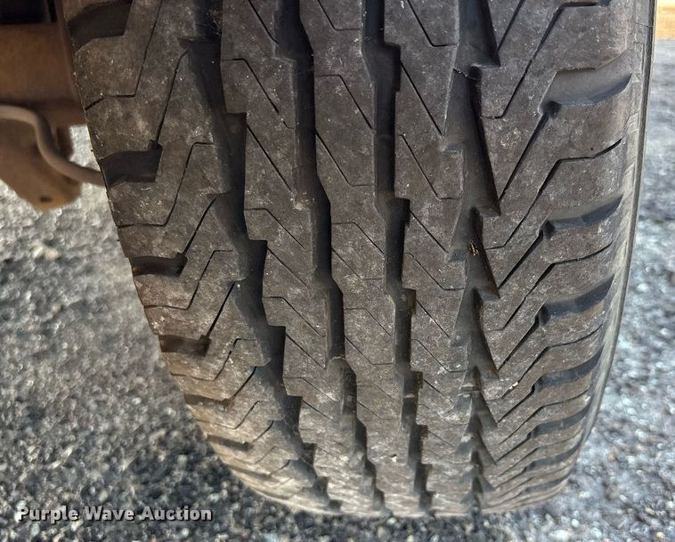 image for item EJ7592 2004 Ford E350 Super Duty XL van