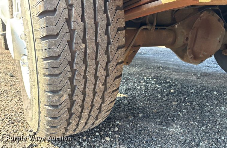 image for item EJ7592 2004 Ford E350 Super Duty XL van