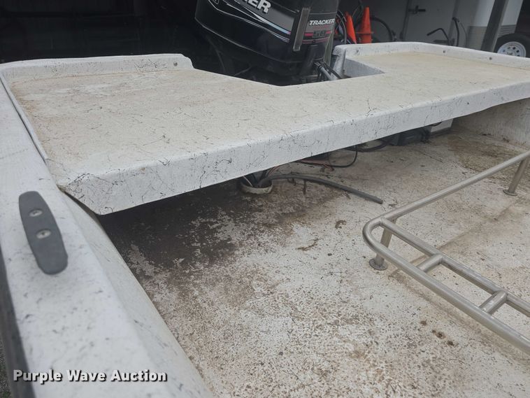 image for item EK5334 2001 Tracker Nitro 1800 boat