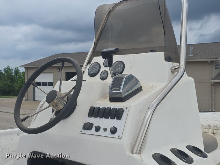 image for item EK5334 2001 Tracker Nitro 1800 boat