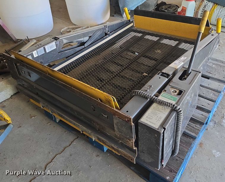 image for item EK5344 2010 Braun NL9171B2  wheelchair lift