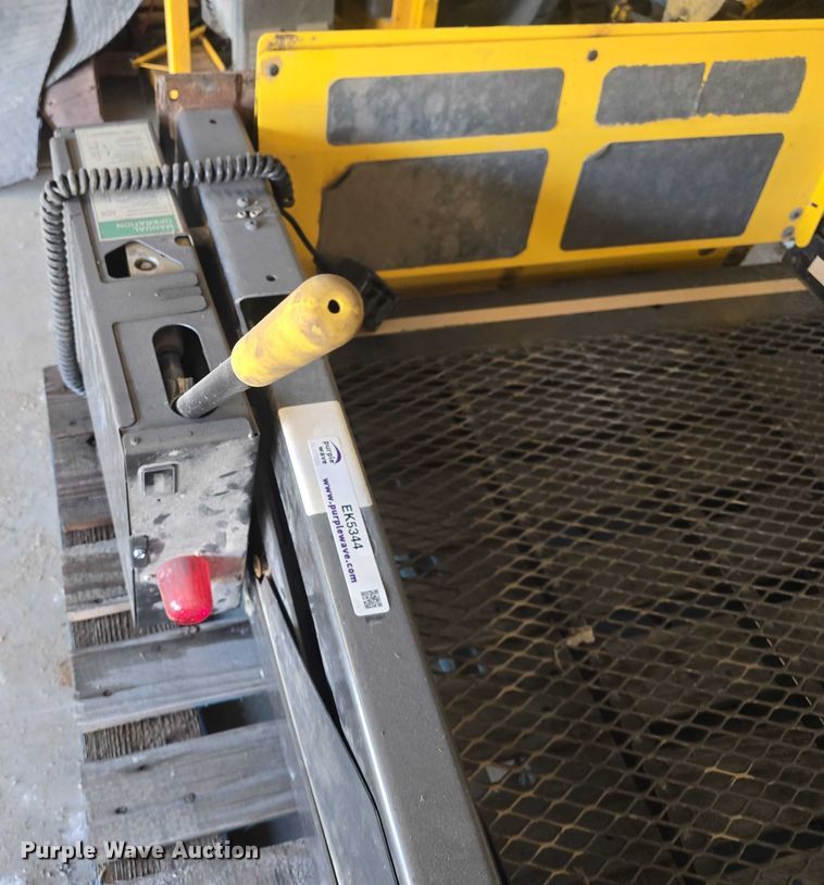 image for item EK5344 2010 Braun NL9171B2  wheelchair lift