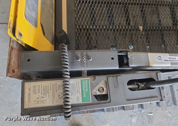 image for item EK5344 2010 Braun NL9171B2  wheelchair lift