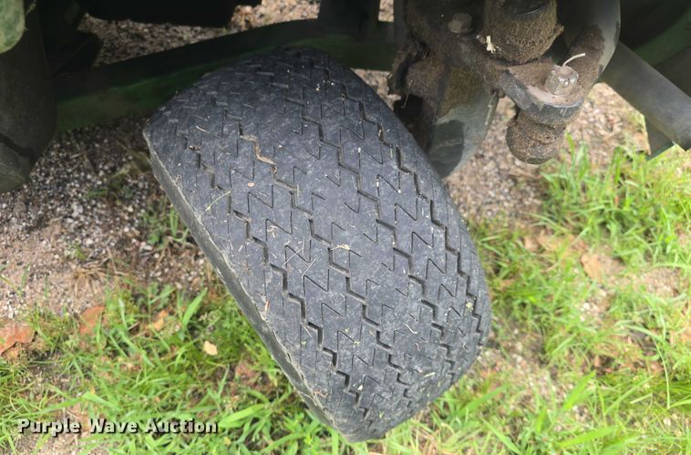 image for item EK5353 2002 John Deere 1435 lawn mower