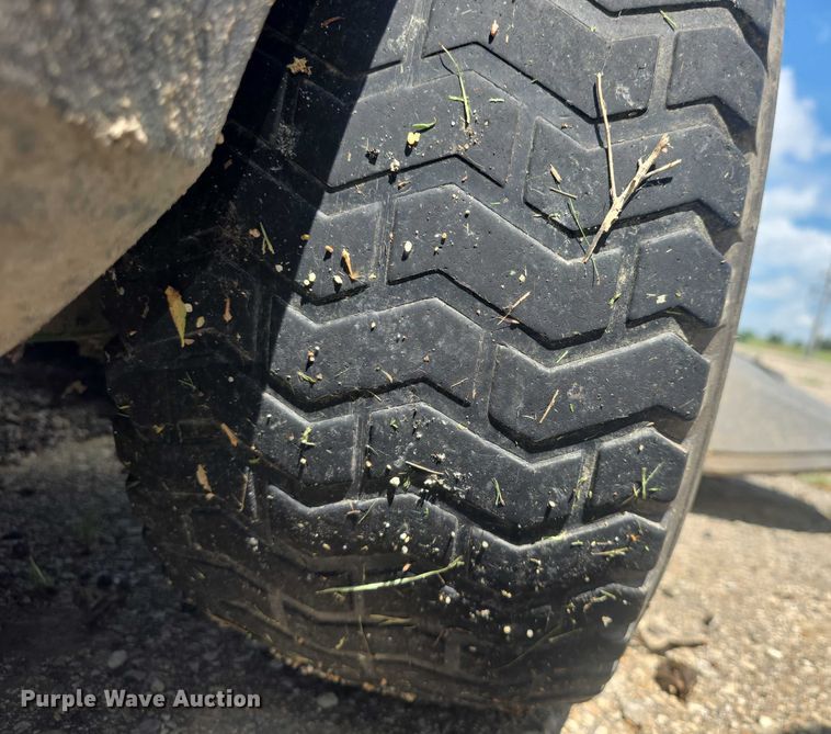 image for item EK5353 2002 John Deere 1435 lawn mower