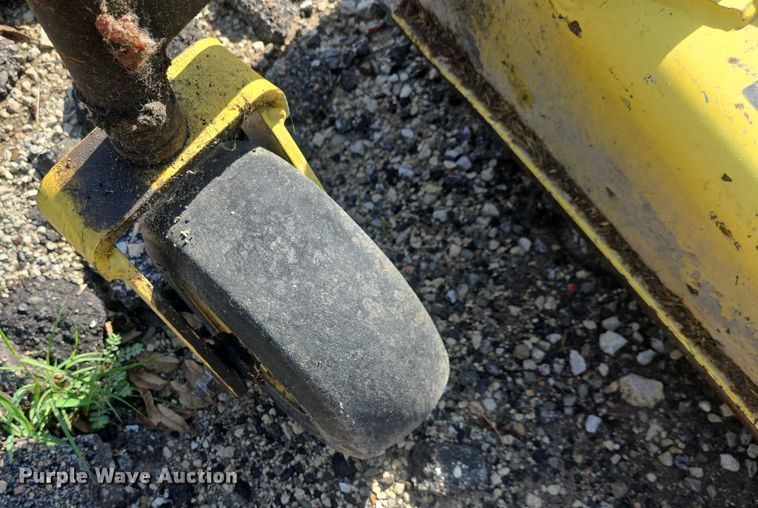 image for item EK5356 John Deere F925 lawn mower