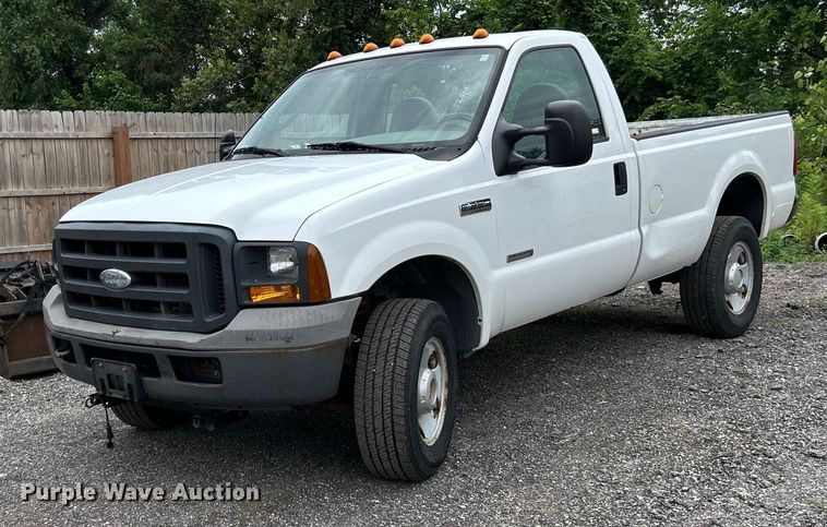 image for item EK8232 2005 Ford F350 Super Duty XL  pickup truck