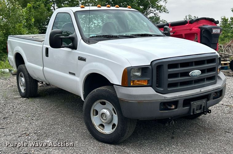 image for item EK8232 2005 Ford F350 Super Duty XL  pickup truck