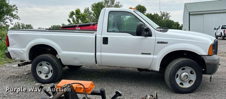 image for item EK8232 2005 Ford F350 Super Duty XL  pickup truck