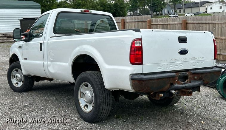 image for item EK8232 2005 Ford F350 Super Duty XL  pickup truck
