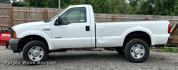 image for item EK8232 2005 Ford F350 Super Duty XL  pickup truck