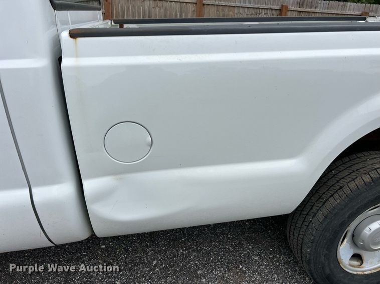 image for item EK8232 2005 Ford F350 Super Duty XL  pickup truck