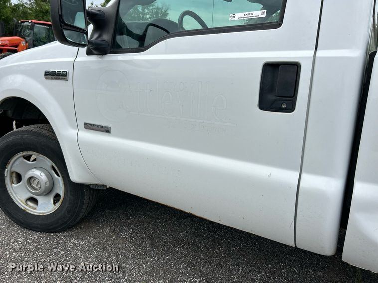 image for item EK8232 2005 Ford F350 Super Duty XL  pickup truck
