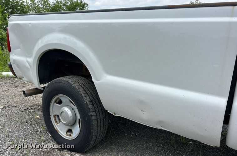 image for item EK8232 2005 Ford F350 Super Duty XL  pickup truck