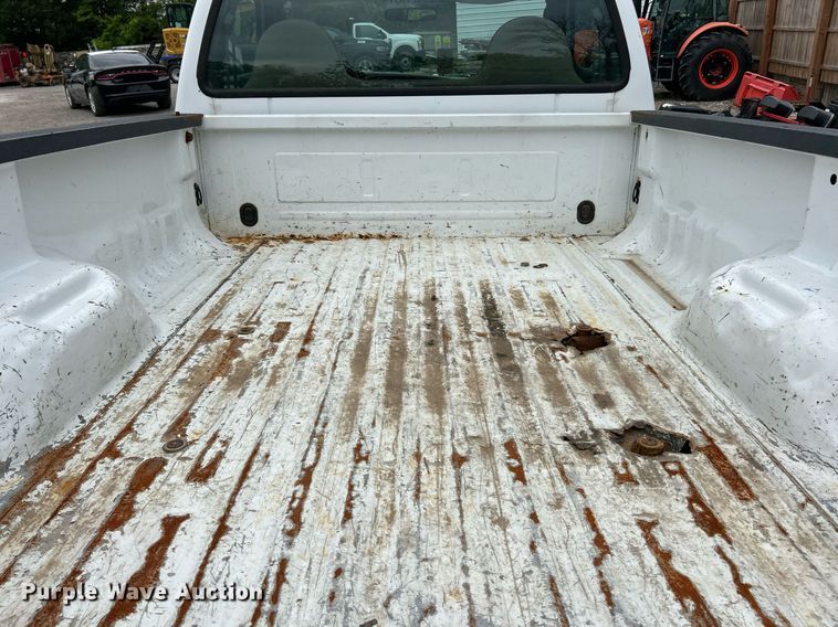 image for item EK8232 2005 Ford F350 Super Duty XL  pickup truck